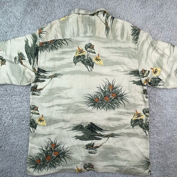 Tommy Bahama Shirt Mens Medium 100% Silk Tropical Button Up Camp Loop Collar - Picture 4 of 4
